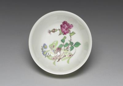 图片[2]-Tea bowl with floral scroll holding shou character on a carved yellow ground in falangcai painted enamels, Qianlong reign (1736-1795), Qing dynasty-China Archive